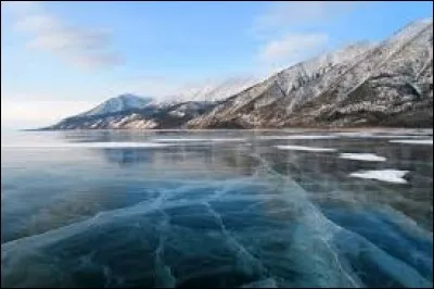 Quel est le lac le plus profond du monde ?