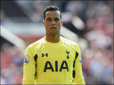 De quelle nationalité est Michel Vorm ?