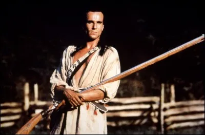 Quel est ce film sorti en 1992, dans lequel Daniel Day-Lewis joue le rôle de Nathanael, dit "il de faucon", un Européen élevé dans une tribu amérindienne ?