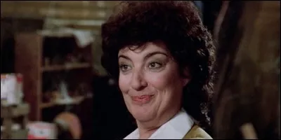 Comment s'appelle l'ancienne voisine de Tony, qui garde souvent les enfants ?