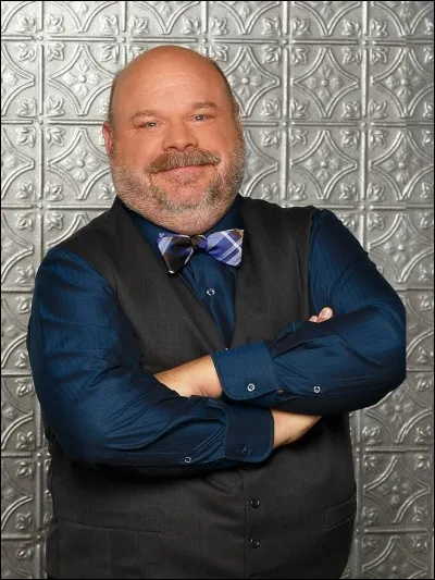 Quel est le nom de ce majordome si paresseux sauf quand vient le temps d'être au service des parents de tous ces enfants ?