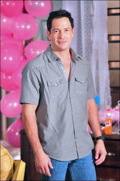 Comment s'appelle Malvino Salvador ?