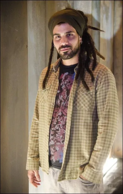 Comment s'appelle Juliano Cazarré ?