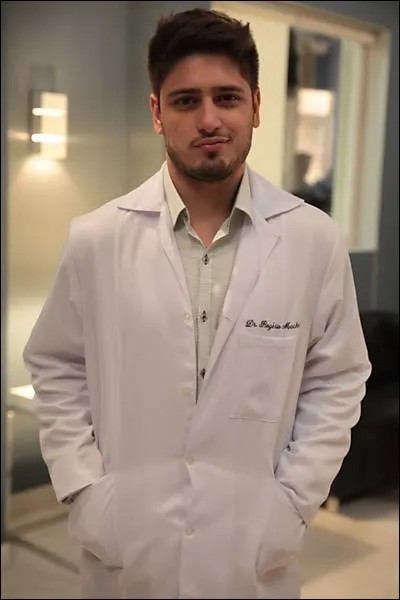 Comment s'appelle Daniel Rocha ?