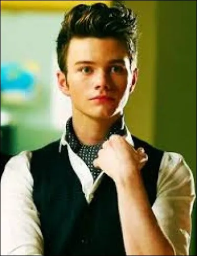 Dans la saison 1, Kurt fait croire à son père qu'il fait du football. Le jour du match sur quelle chanson fait-il sa chorégraphie avant de tirer son ballon ?