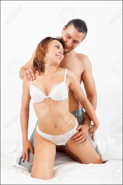 Quelle personne est susceptible de porter une sorte de baguette dans le film "Voyage au bout de l'anus" ?