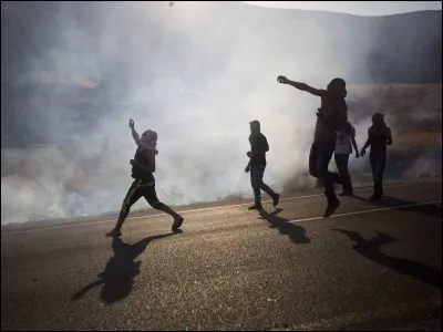 Dans ce même pays, à quelles poursuites s'expose son agresseur ?