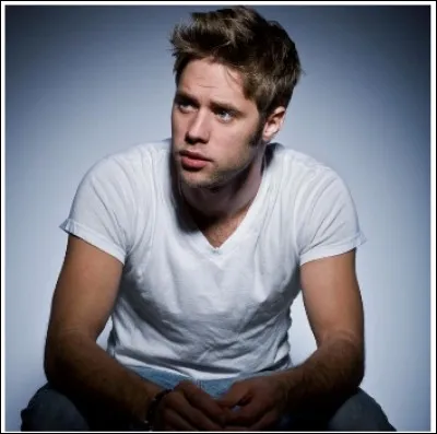 Qui joue le rôle d'Aaron ?