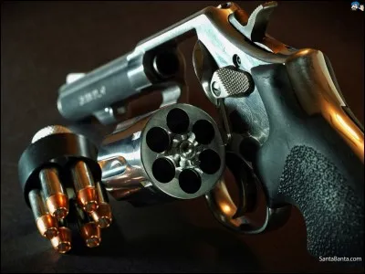 Nous sommes très __ pour buter tous ceux de notre espèce.