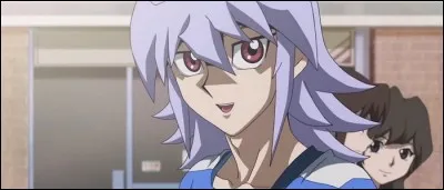 Dans « Yu-Gi-Oh! », ce personnage n'est pas un duelliste, mais son double maléfique l'est, quant à lui.

Qui est-il ?