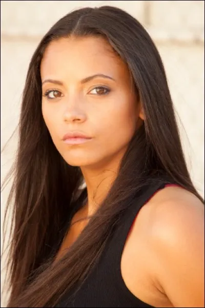 Qui joue le rôle de Monique ?