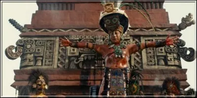 Ce sont plutôt les Aztèques et non les Mayas qui pratiquaient les sacrifices de masse. Mel Gibson semble donc s'être trompé de peuple quand il a réalisé :