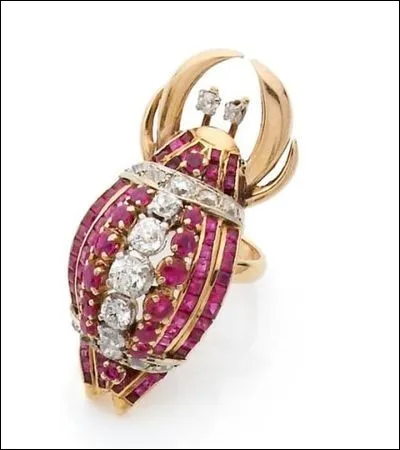 Or, rubis et diamants, superbe bijou auquel vous ne résisterez pas.