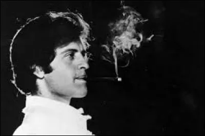 En 1969, Joe Dassin nous parlait d'un homme un peu myope qui tous les matins se rendait à la boulangerie pour y acheter :