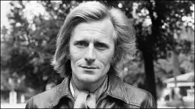 En 1966, NIno Ferrer part en pique-nique sans oublier d'amener :