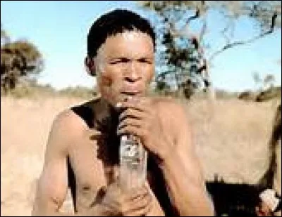 Dans quel film, une bouteille de Coca-cola vient bouleverser les habitudes ?