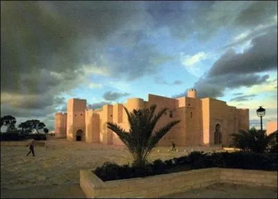 Les ribats sont des forteresses qui taient occupes par des marabouts guerriers. Cette image reprsente le ribat de: