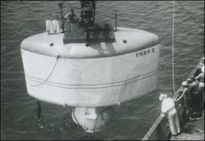 Qui a construit le premier bathyscaphe ?