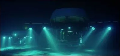 Quelle profondeur maximale a été atteinte en bathyscaphe ?