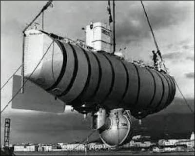 Quel est le nom du bathyscaphe qui a réalisé cette descente océanique inédite ?