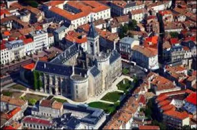 Quelle manifestation a fait la renommée internationale d'Angoulême ?