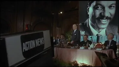 Dans le film ''Batman'' de Tim Burton, qui est ce personnage qu'on aperçoit sur l'affiche ?