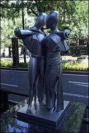 Quels personnages sont reprsents  travers cette sculpture ?