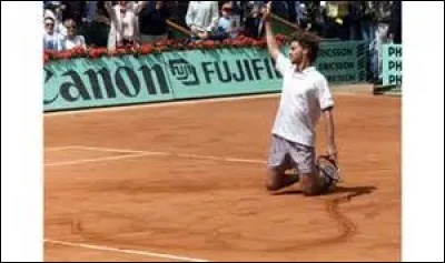Quel joueur de tennis a été le premier a dessiné un cur sur le court central de Roland-Garros ?