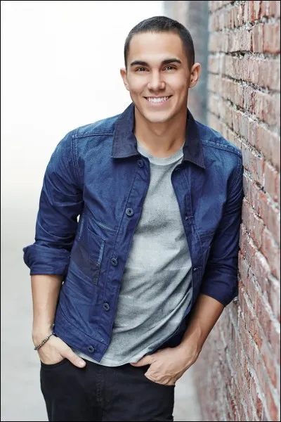 Quel est le vrai prénom de Carlos ?