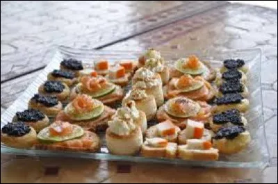 Comment appelle-t-on un mets ayant la taille d'une bouchée qui peut être consommée en accompagnement d'un apéritif ?