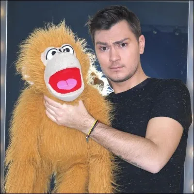 Quel ventriloque a un singe comme marionnette ?