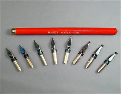 Nos précieux instruments d'écriture, une fois nettoyés, se rangeaient soigneusement dans :