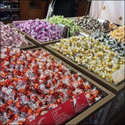 Où se trouve la boutique Lindt de Paris ?