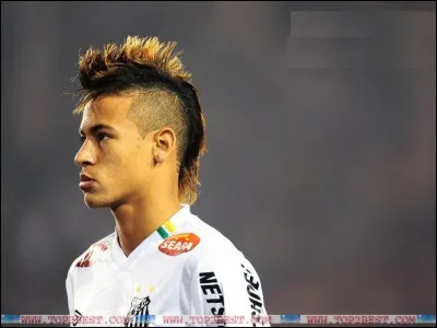 À quel âge Neymar signe-t-il à Santos ?