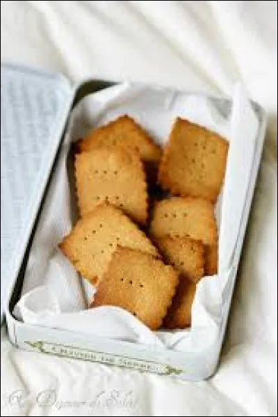On cultive ce fruit au sud du Périgord noir, on le récolte en automne, et on le transforme en farine. Il est utilisé pour la confection de délicieux biscuits, et petits sablés. C'est :