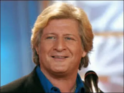 Trouvez les initiales de cette personne et ensuite ce qu'elles peuvent désigner.