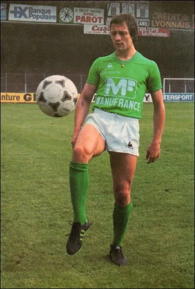 Bernard Lacombe a-t-il joué à l'OL ?