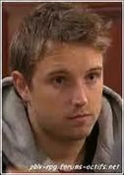 Qui les filles retrouvent-elles dans les bras de Nathan ?