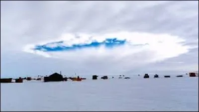 Comment s'appelle un trou bleu dans un ciel couvert ?