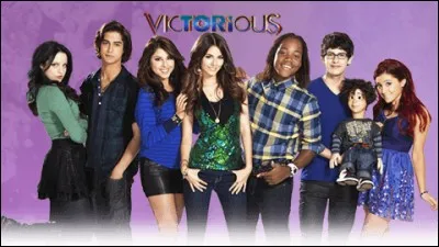 Comment s'appelle leur professeur de théâtre ?