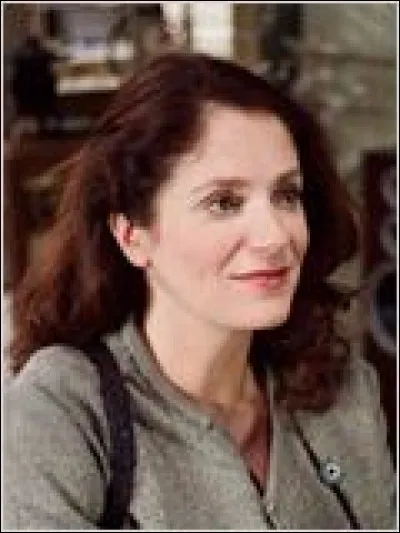 Quel est le nom de la mère de l'adolescent ?