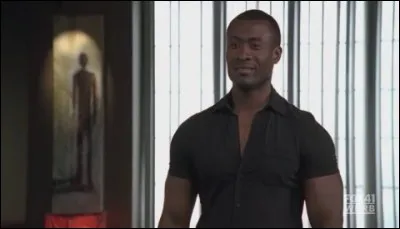 Qui recherchera-t-elle à l'aide d'un détective ?