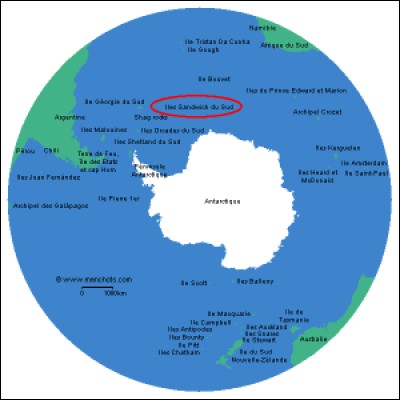 Quel archipel fut découvert en 1775, dans l'hémisphère sud, et comprend l'île Zavodovski, l'île Leskov, l'île Visokoi, les îles Candlemas, l'île Vindication, l'île Saunders, l'île Montagu, l'île Bristol, l'île Bellingshausen, l'île Thule du Sud et les îles Cook ?