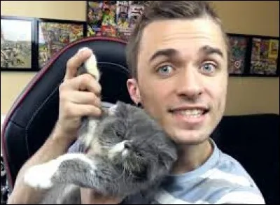 Comment s'appelle le chat du célèbre youtubeur Squeezie ?