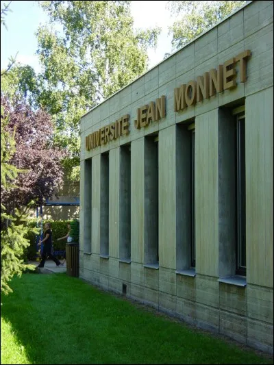 Quand la femme a-t-elle pu obtenir une bourse ?