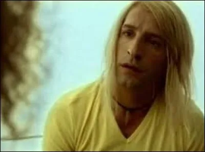 Salut, ça farte ? Le reconnaissez-vous avec ses habits jaunes ?