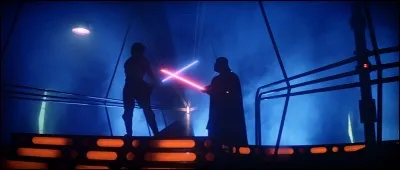 Qui observe le combat final entre Luke et Dark Vador ?
