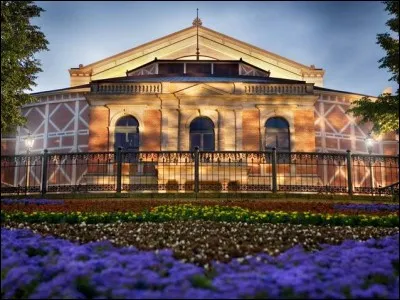 Quelle est la première traductrice de Nietzsche en français ?