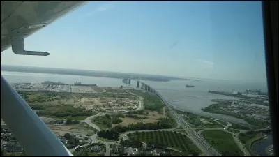 La Loire se jette dans l'océan Atlantique. Quelle est la forme de son embouchure ?