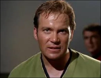 Dans quelle série le capitaine James Tiberius Kirk apparaît-il ?